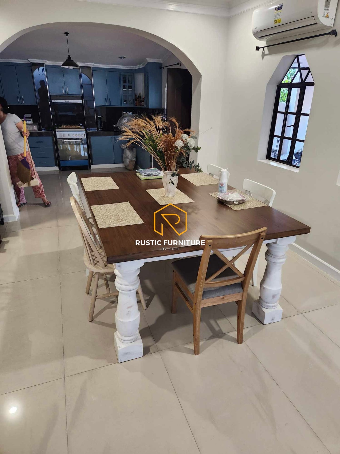 AMELIA FARMHOUSE-STYLE DINING TABLE