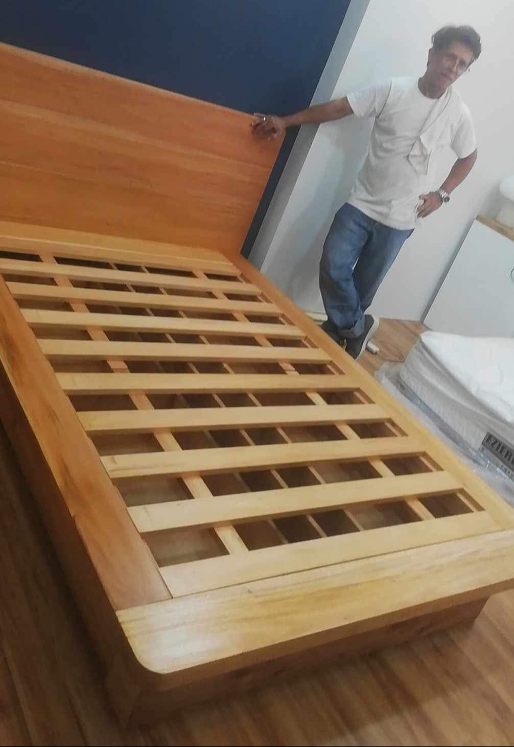 CALEB SOLID FLOATING BED