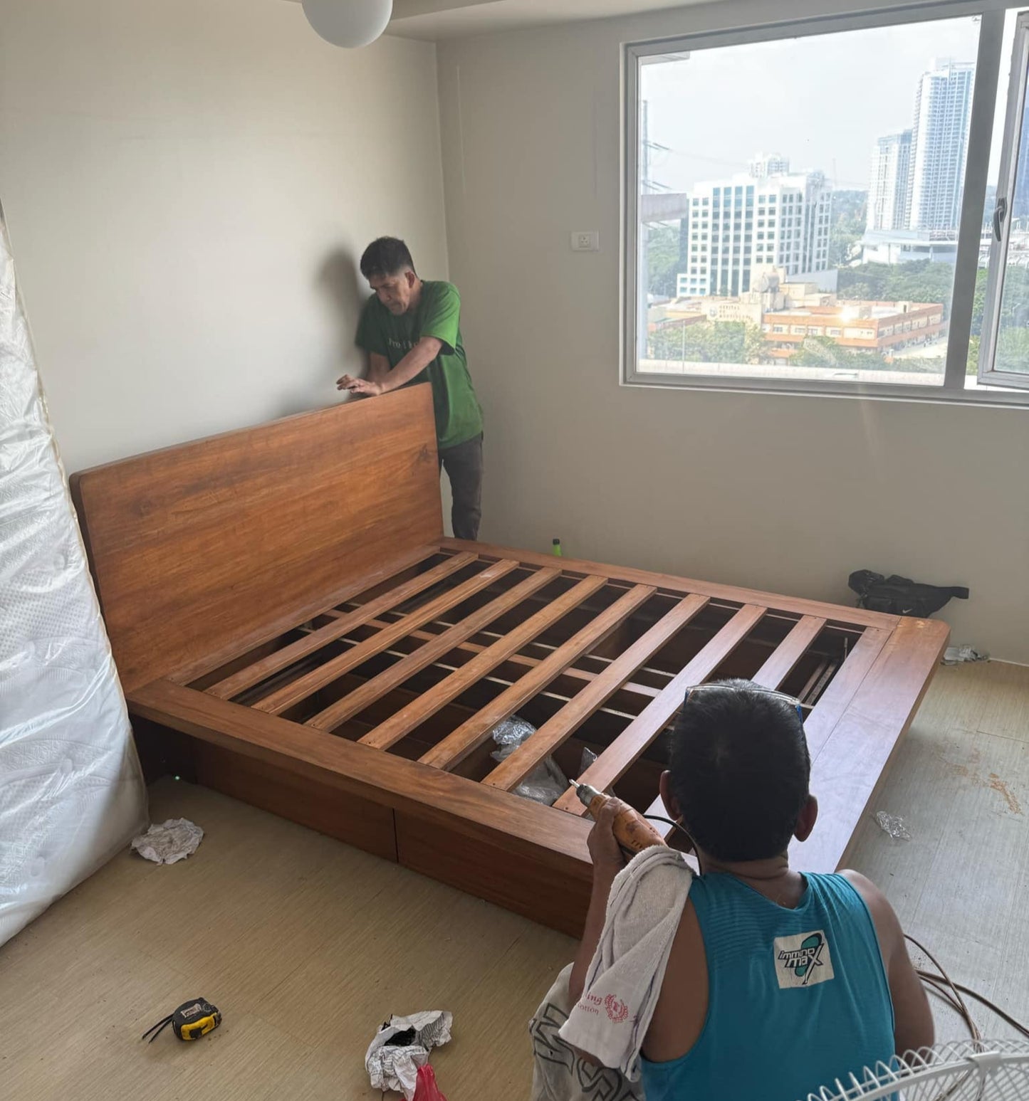 CALEB SOLID FLOATING BED